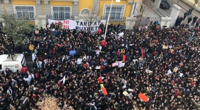 Studentet nuk ndalin protestat: Kryeministria grup pune per plotesimin e kerkesave